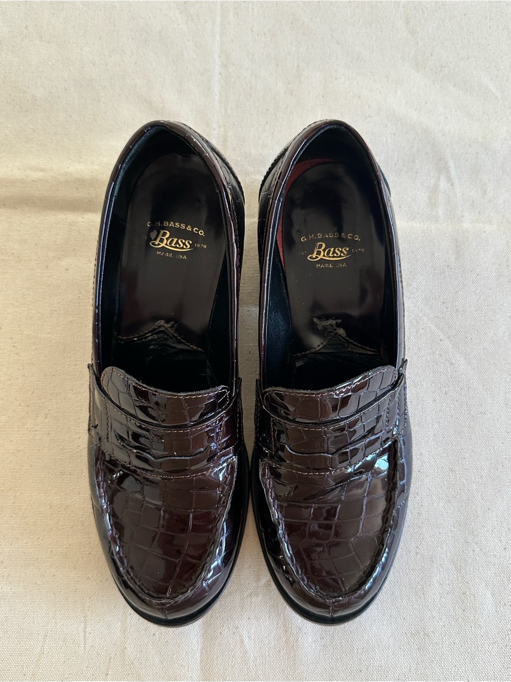 Bass Women’s Croc-Embossed Patent Loafers in Dark Burgundy - Picture 5 of 10